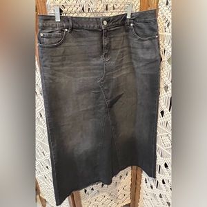 NWOT black denim midi skirt size 16